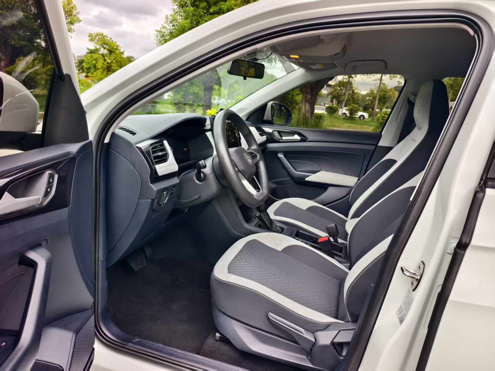 Volkswagen Tharu 2024 car image #6
