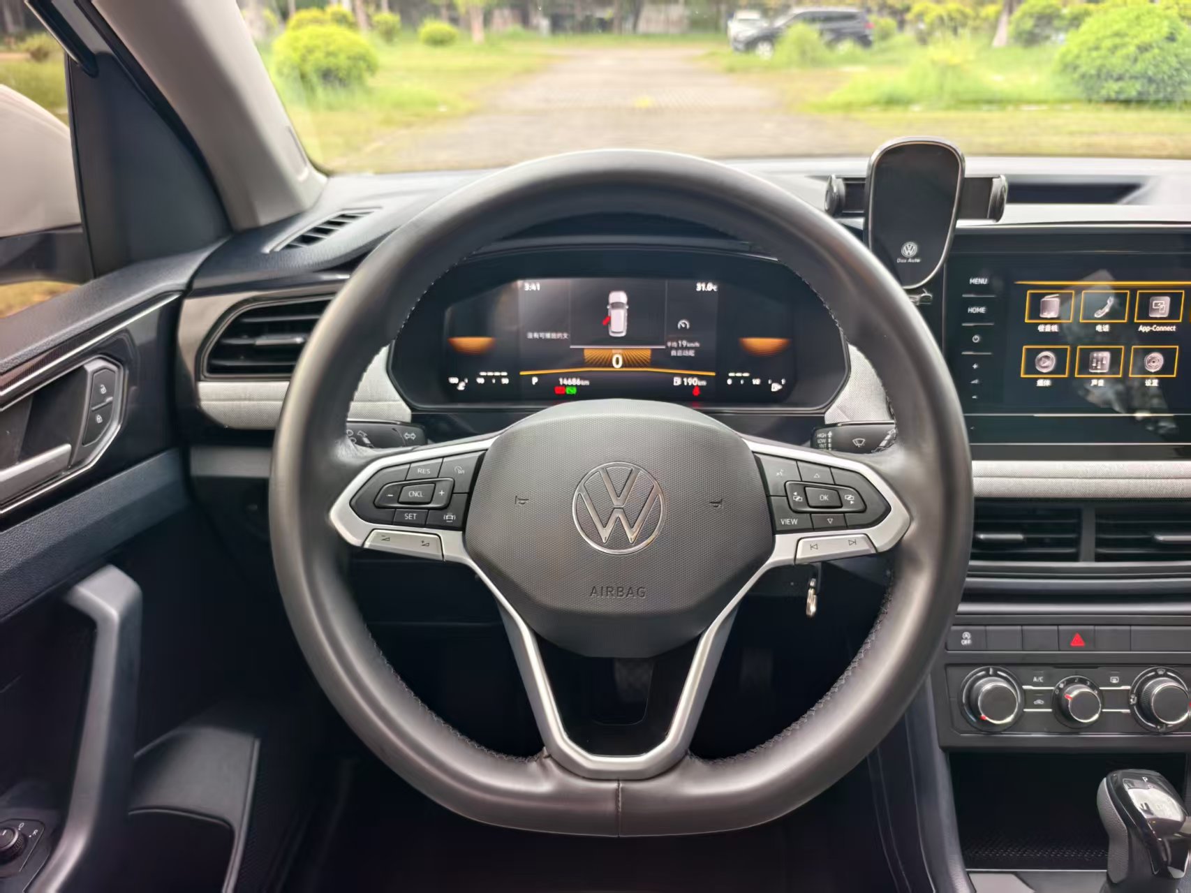 Volkswagen Tharu 2024 car image #4