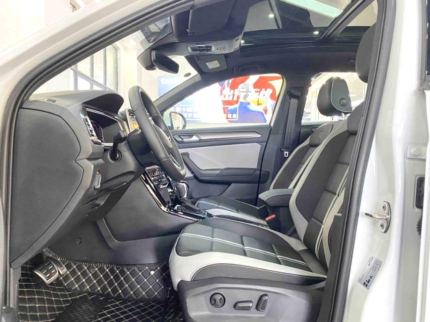 Volkswagen T-Roc 2025 car image #3