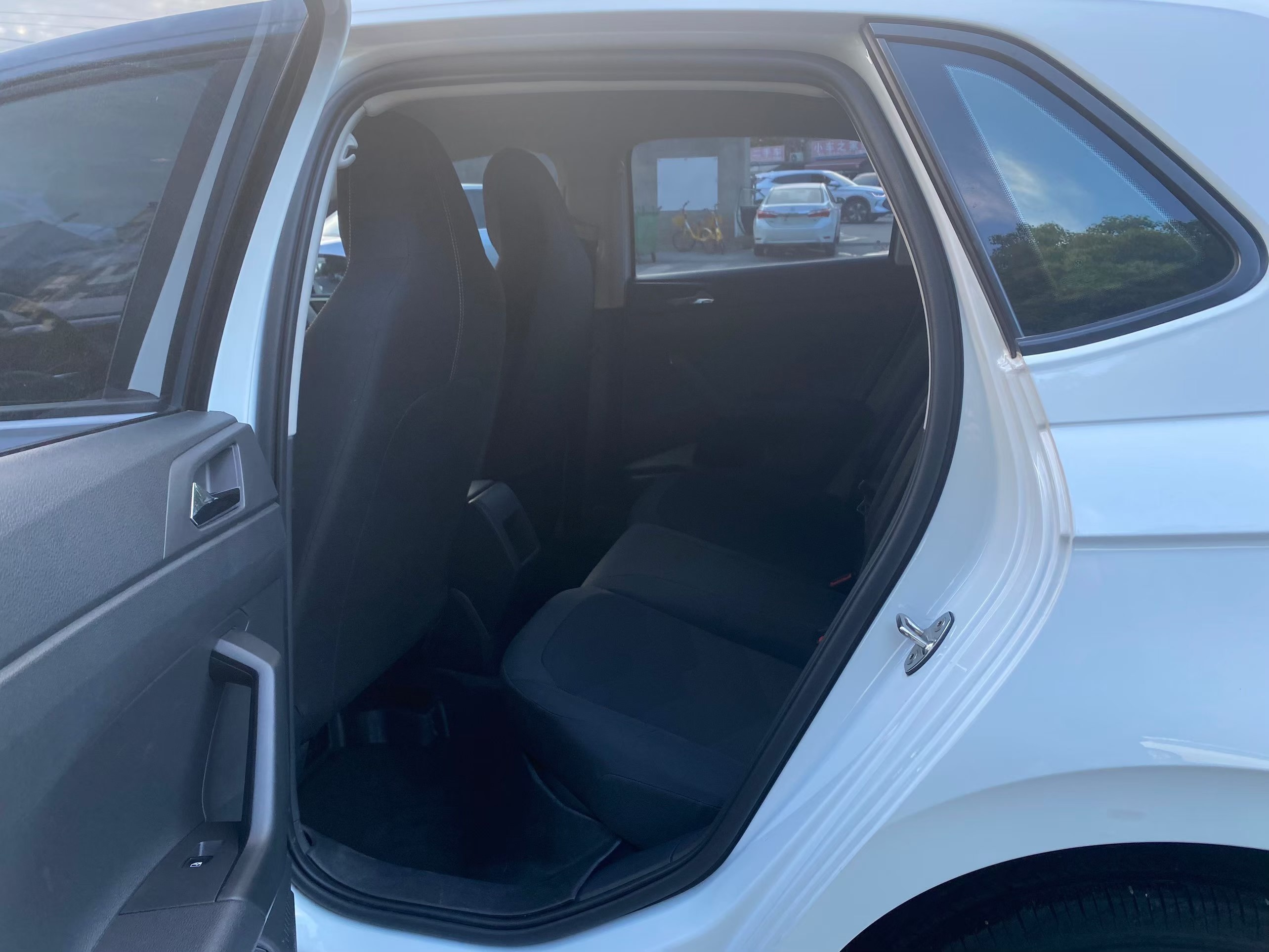 Volkswagen Polo 2023 car image #2
