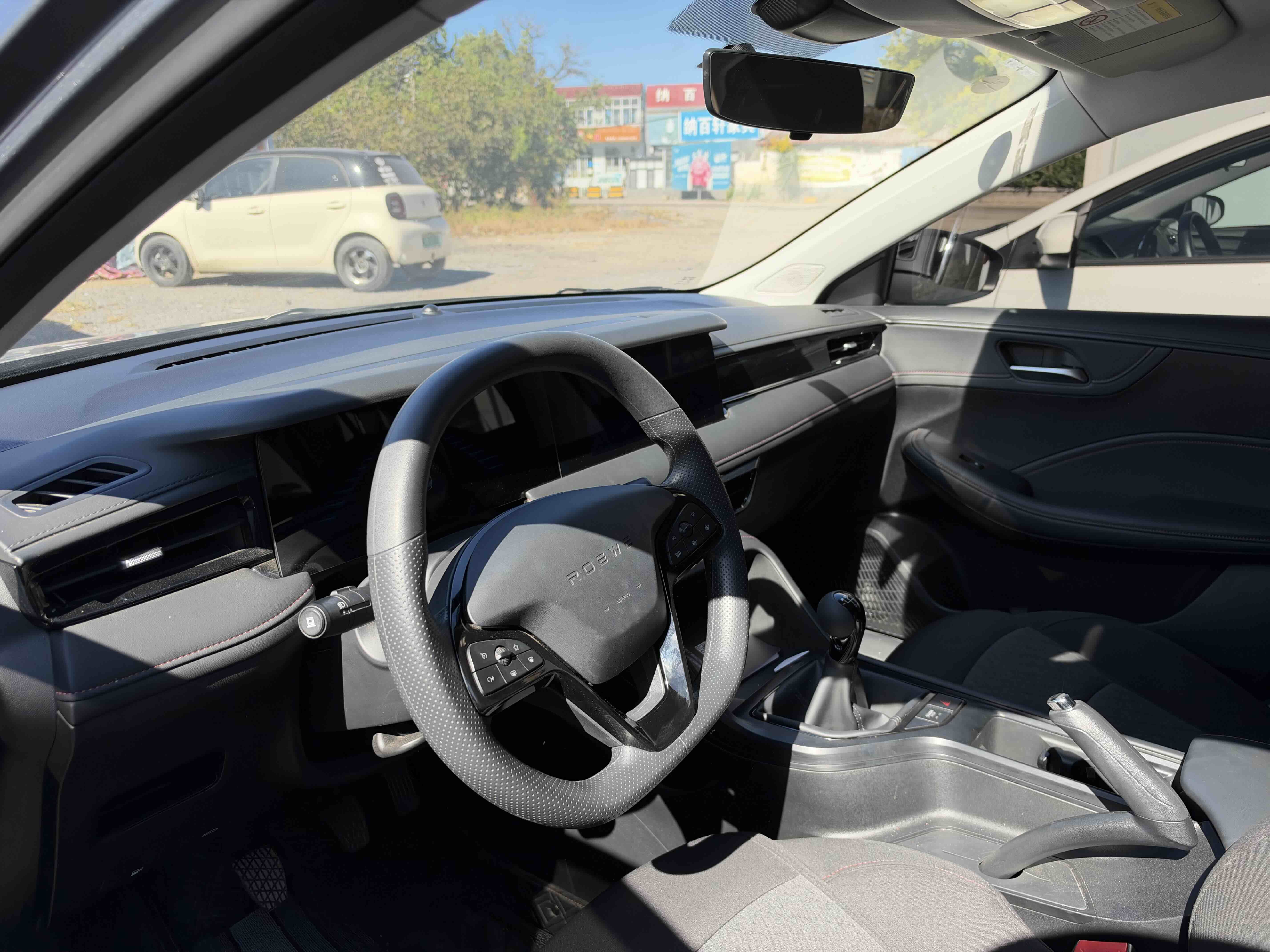 Roewe i5 2024 #4 Roewe i5 2024 car image #4