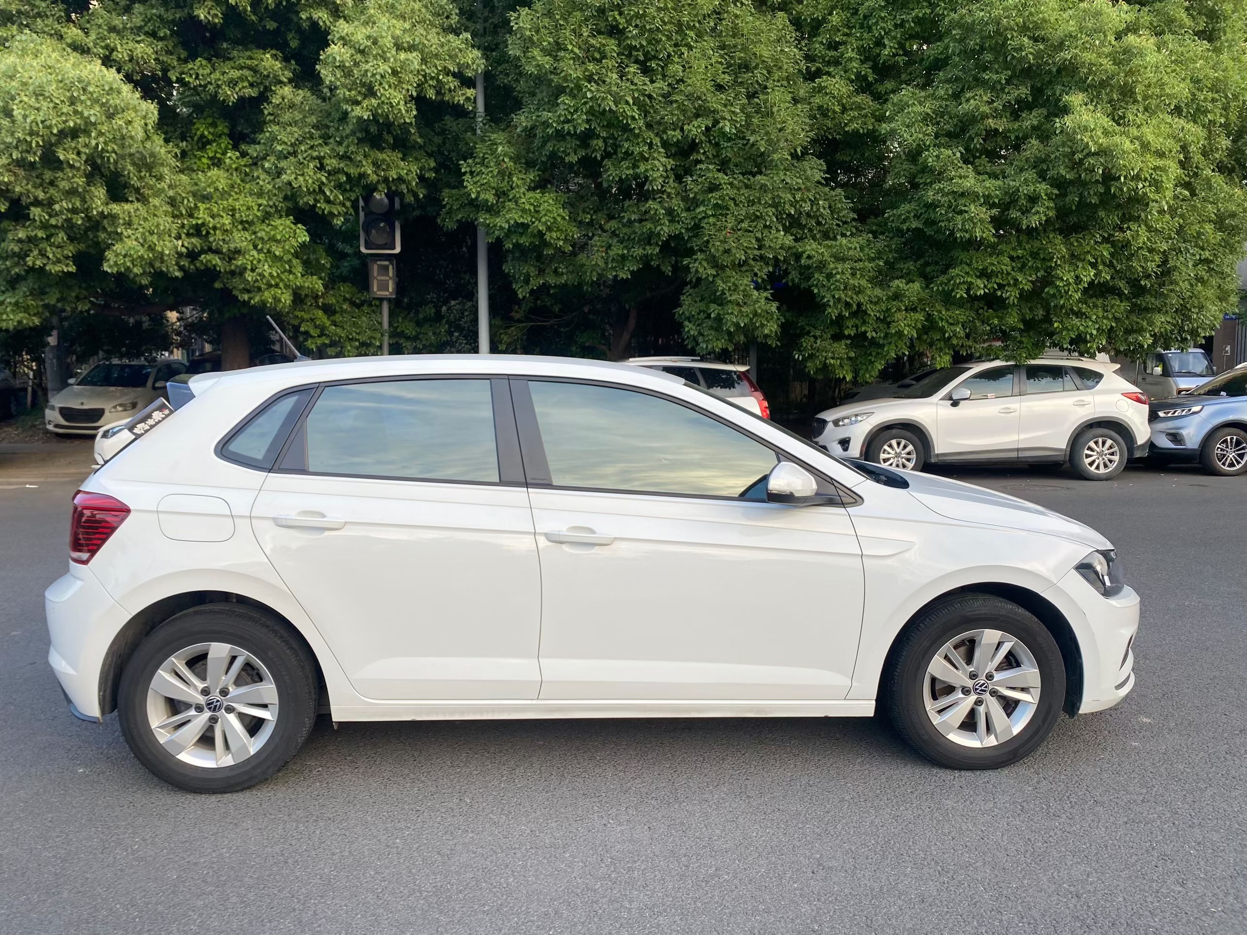 Volkswagen Polo 2023 car image #9