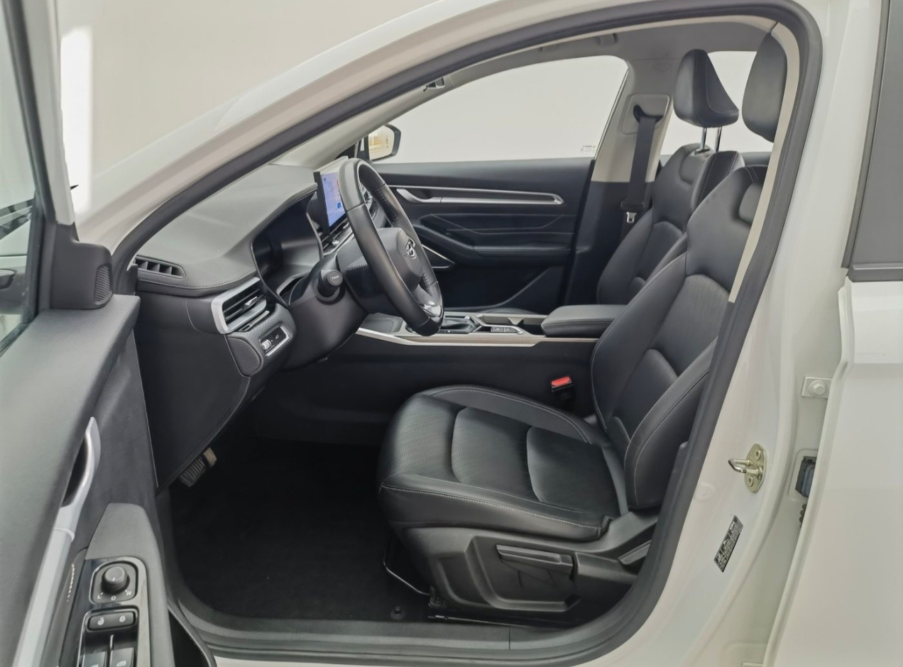GEELY Emgrand 2023 #5 GEELY Emgrand 2023 car image #5