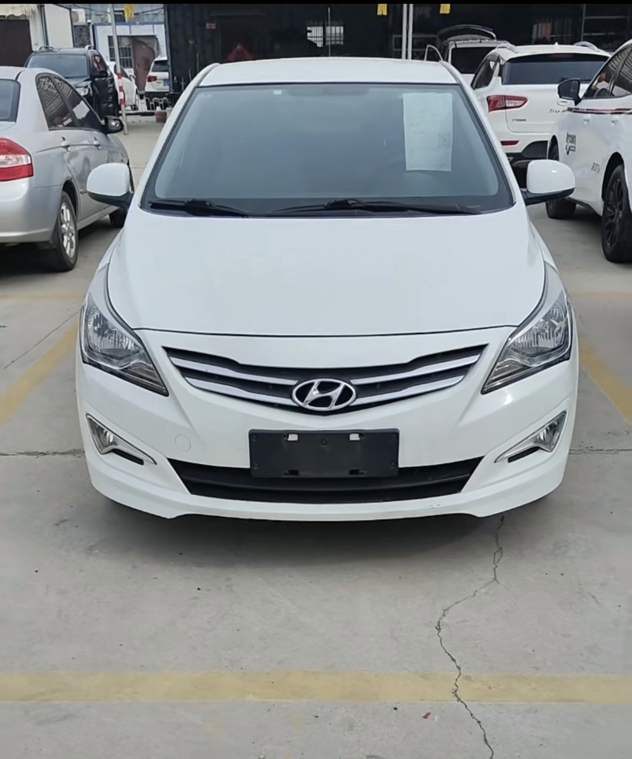 Hyundai Reina 2014 صورة سيارة 