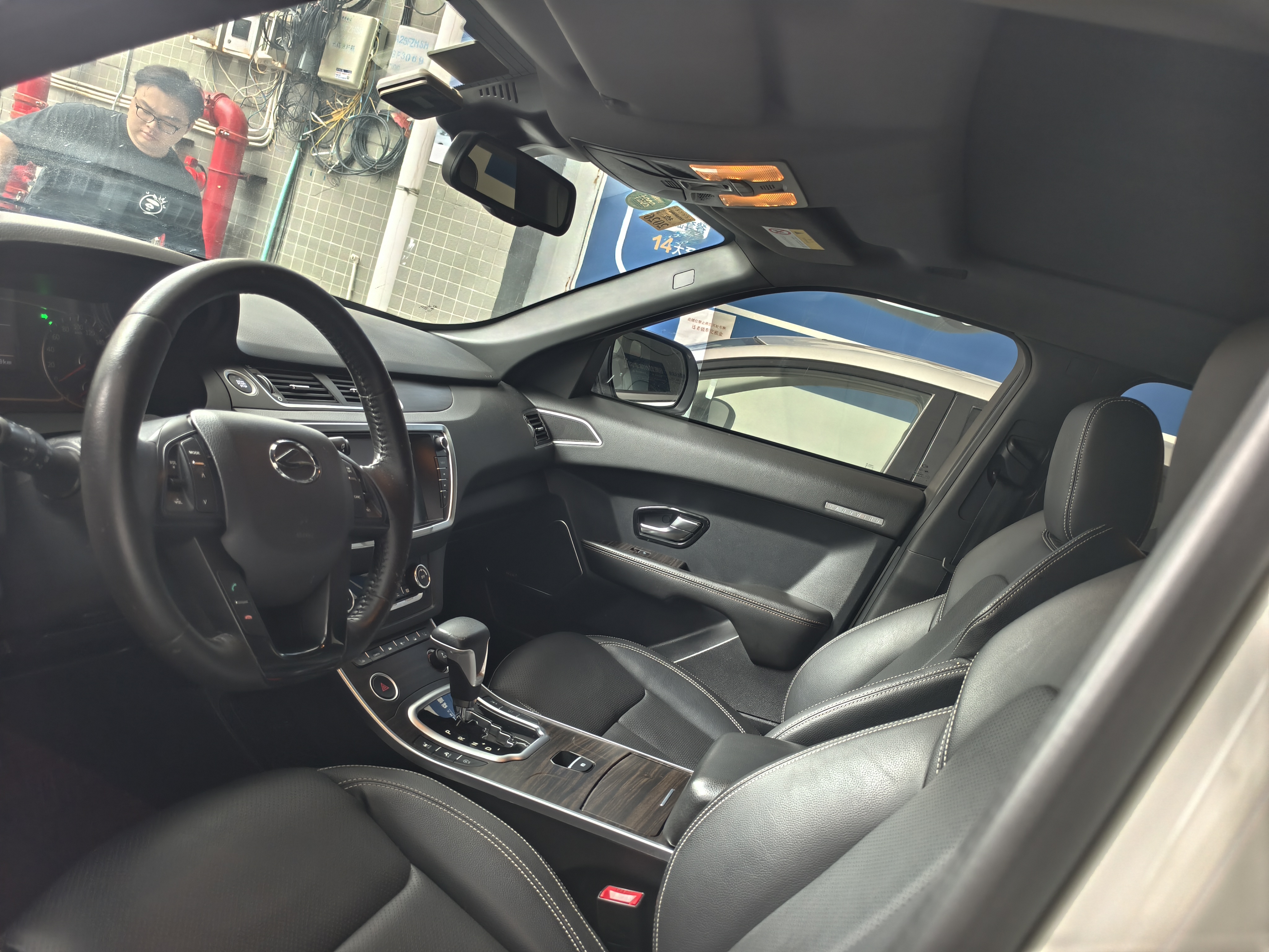 2018 car image #2