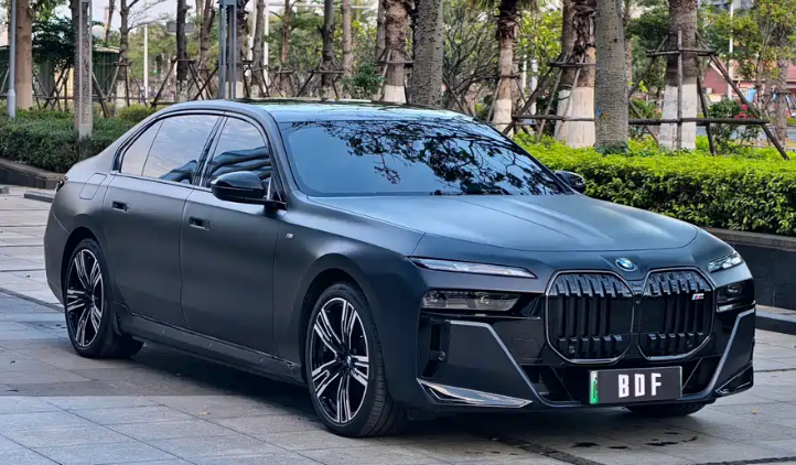 BMW i7 2025 #5 BMW i7 2025 car image #5