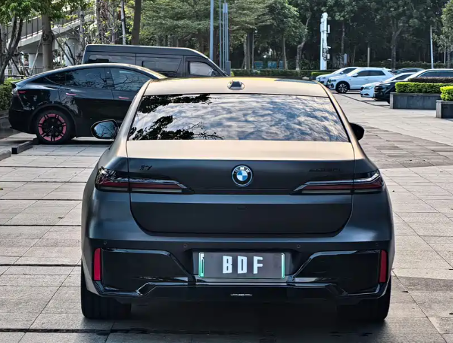 BMW i7 2025 #2 BMW i7 2025 car image #2