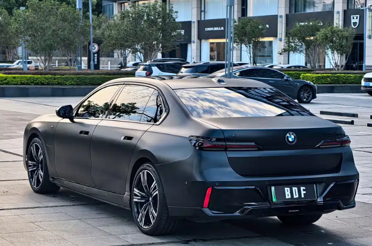 BMW i7 2025 #8 BMW i7 2025 car image #8