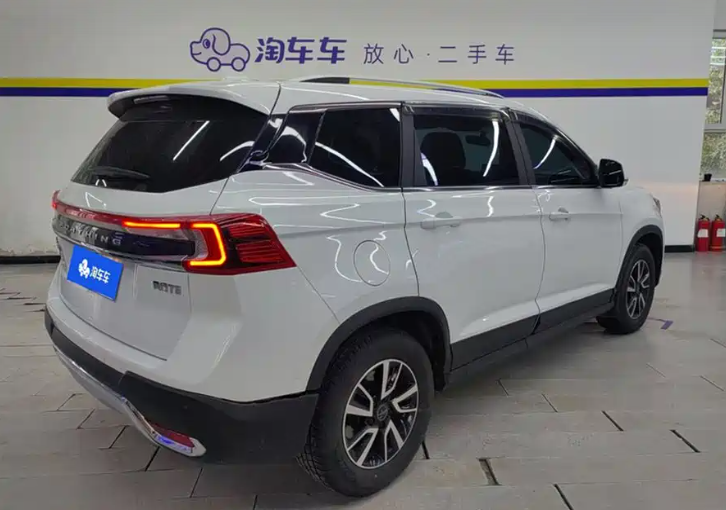 Forthing T5 2023 car image #3