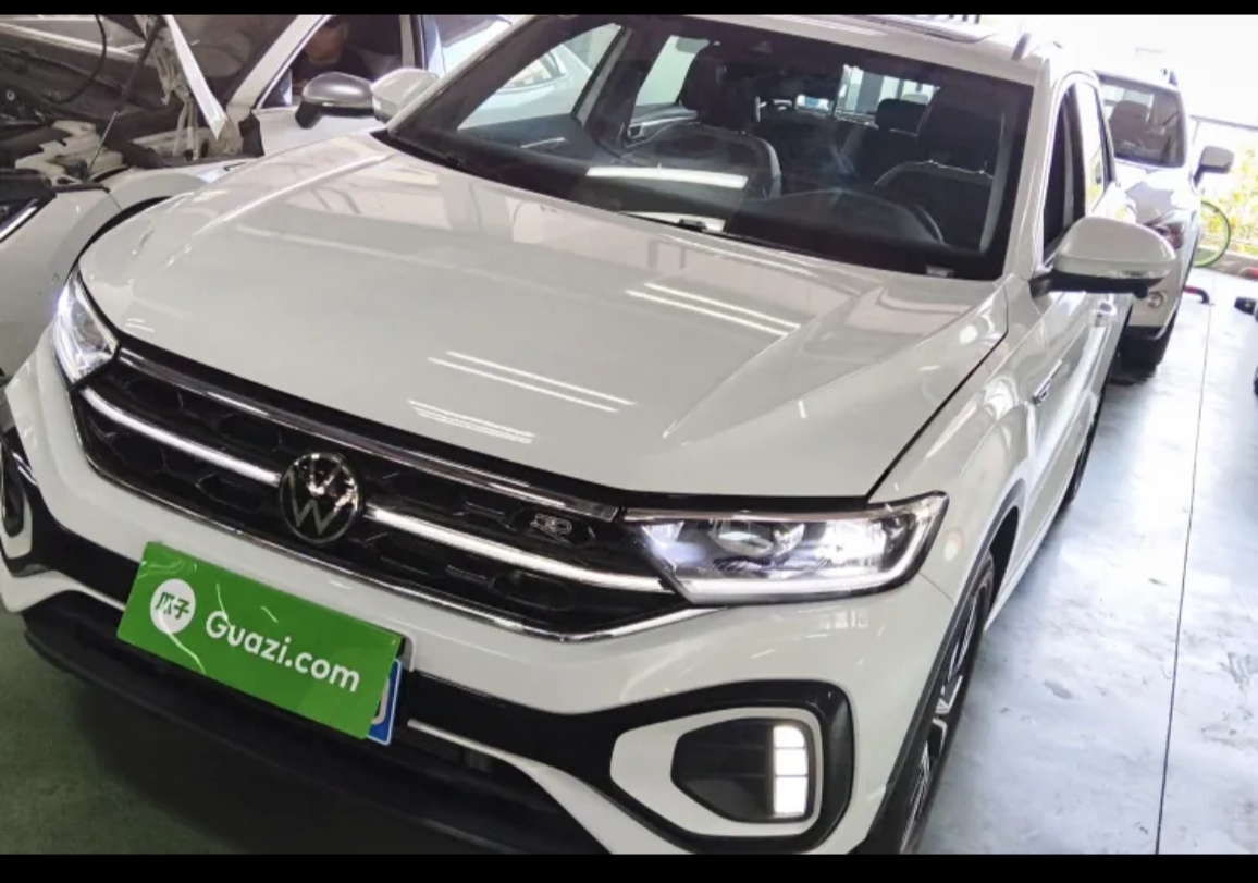 Volkswagen T-Roc 2025 immagine di auto 