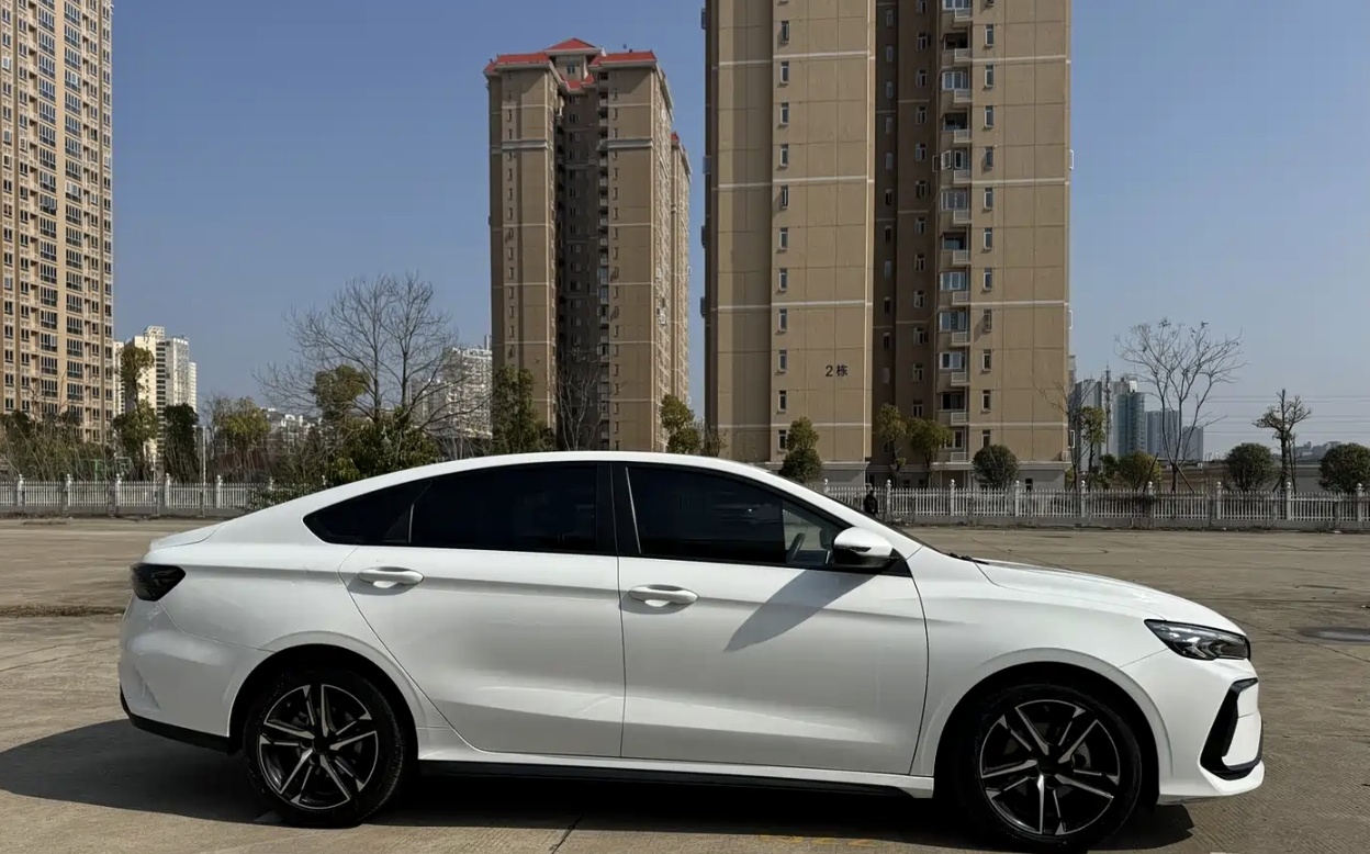 GEELY Binray 2025 imagen de coche #2
