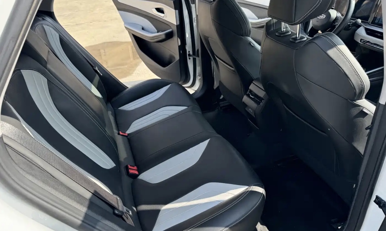 GEELY Binray 2025 imagen de coche #3