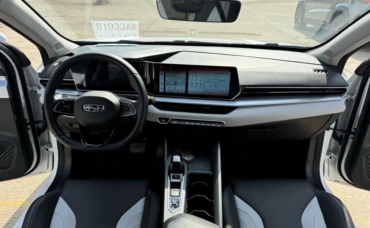 GEELY Binray 2025 imagen de coche #4