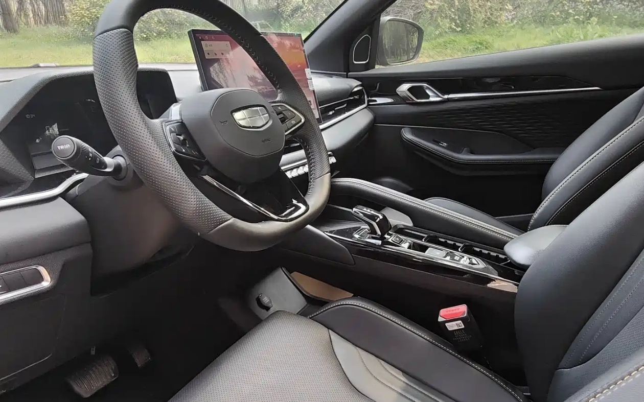 GEELY Coolray 2025 صورة سيارة #3
