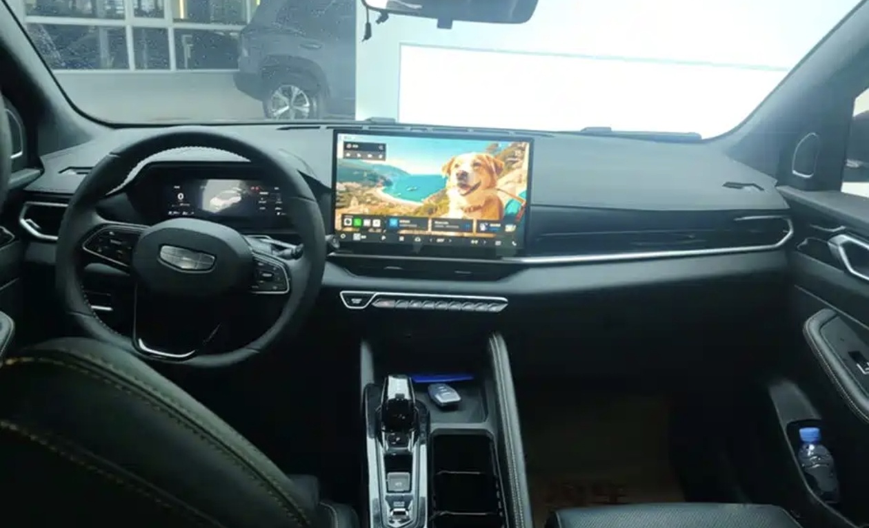 GEELY Coolray 2025 изображение автомобиля #2