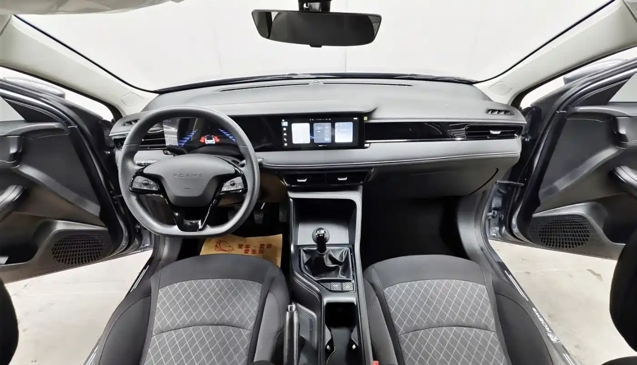 Roewe i5 2025 #6 Roewe i5 2025 car image #6