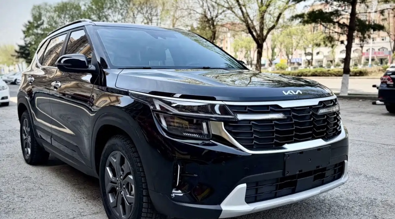 Kia Seltos 2023 car image #3