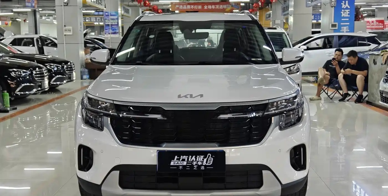 Kia Seltos 2025 car image #3