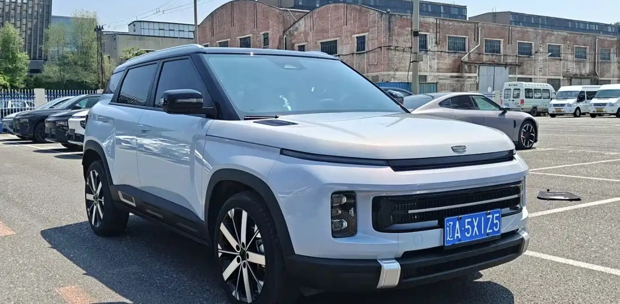 GEELY ICON 2024 car image #3