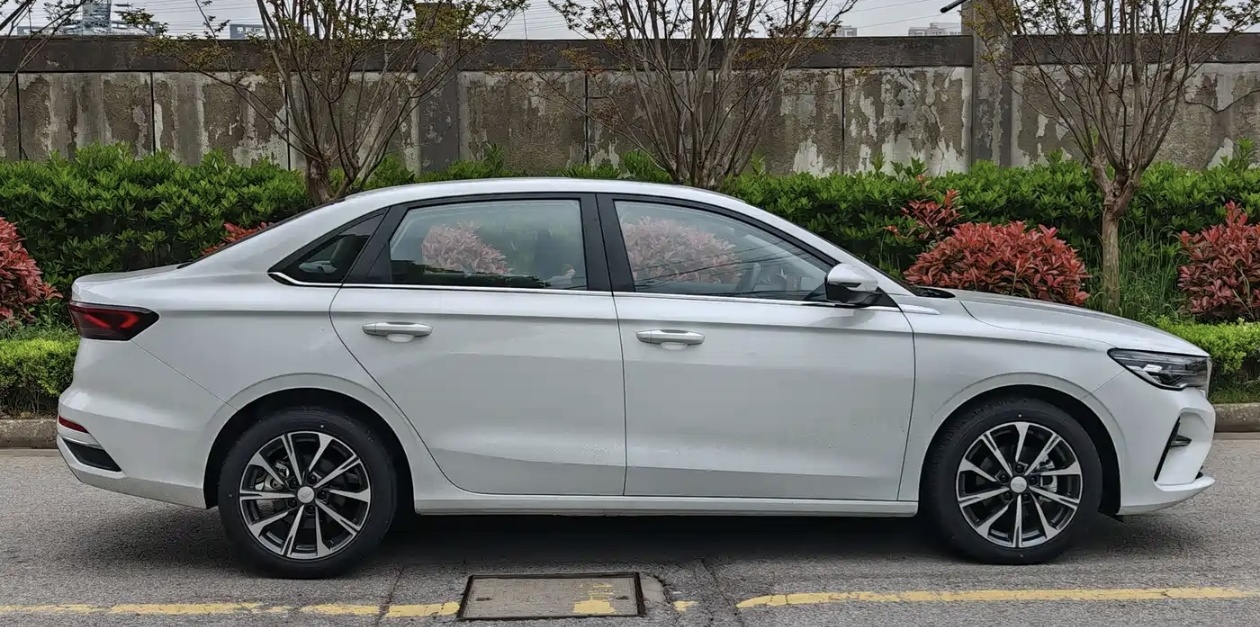GEELY Emgrand 2025 car image #4