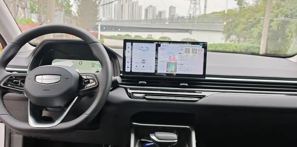 GEELY Emgrand 2025 car image #2