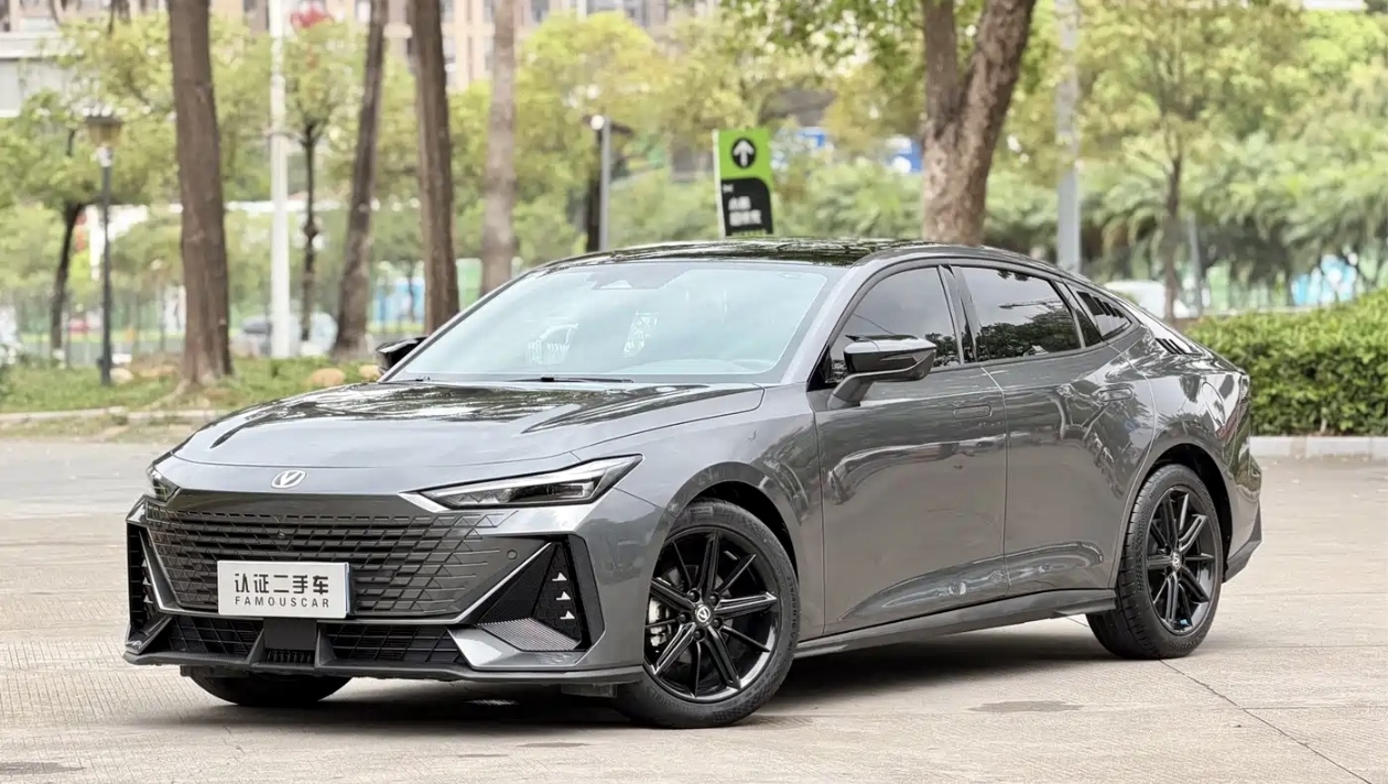 Changan UNI-V 2023 car image 