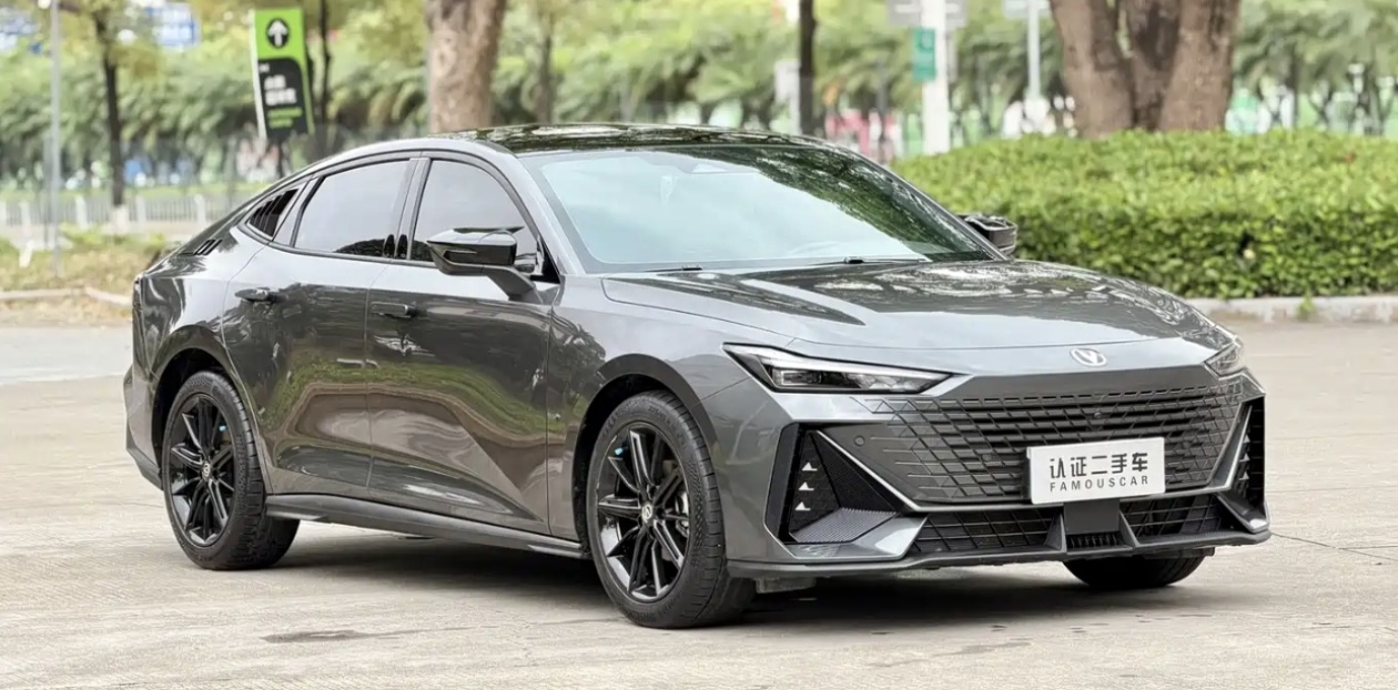 Changan UNI-V 2023 #3 Changan UNI-V 2023 изображение автомобиля #3