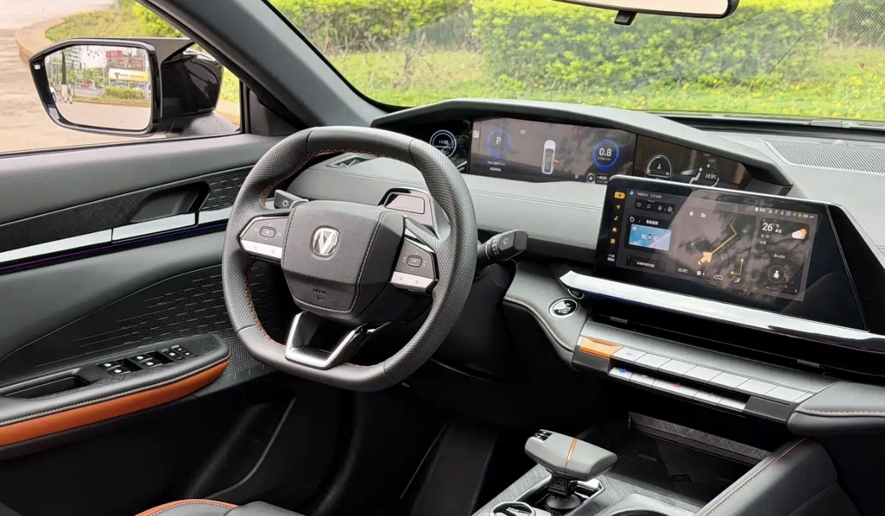 Changan UNI-V 2023 #2 Changan UNI-V 2023 изображение автомобиля #2