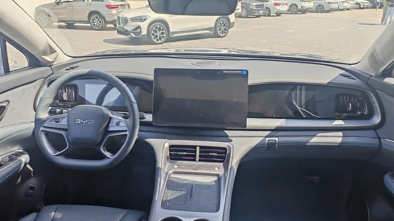 BYD Sea Lion 07 DM-i 2025 car image #2