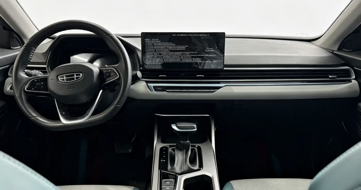 GEELY Emgrand 2024 صورة سيارة #2