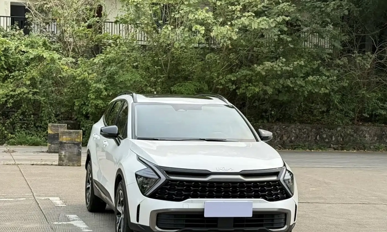 Kia Sportage 2023 car image #2