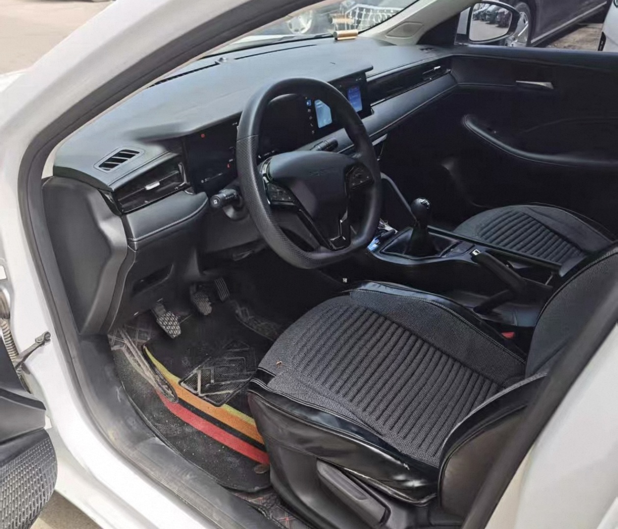 Roewe i5 2024 #5 Roewe i5 2024 image de voiture #5