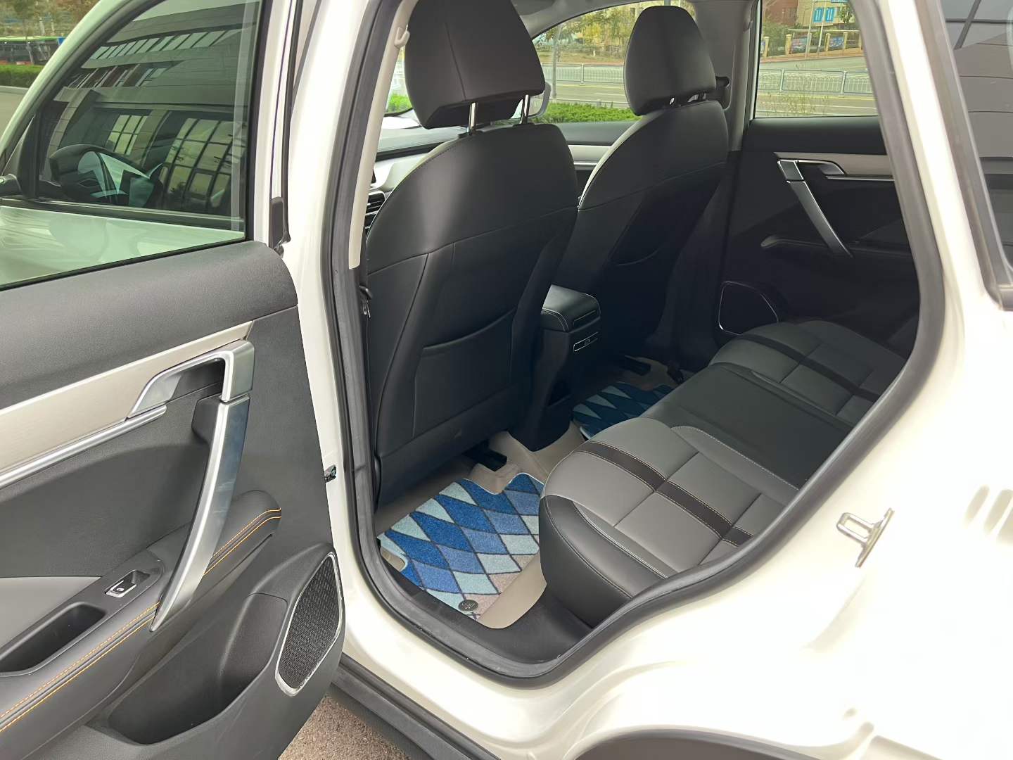 GEELY Coolray 2024 car image #9