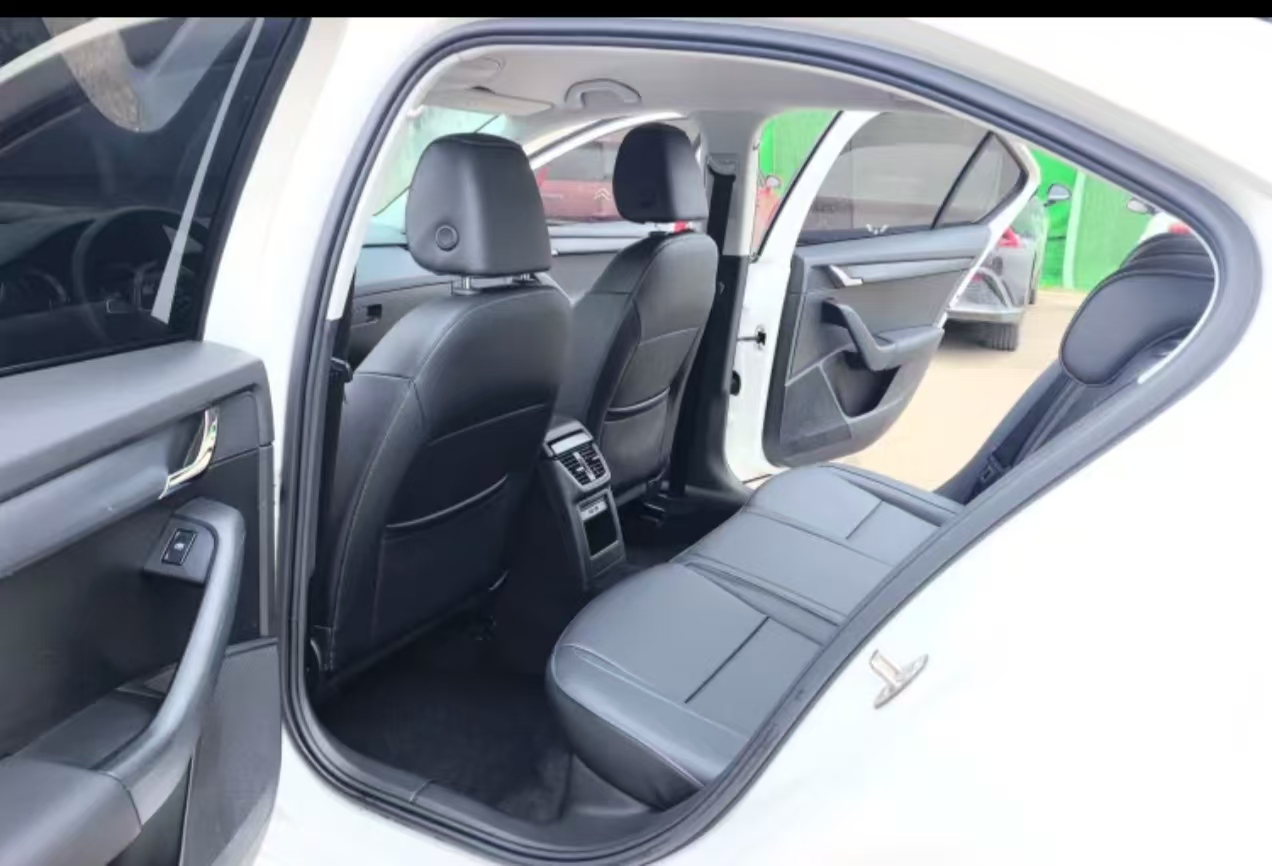 Skoda Octavia 2023 immagine di auto #2