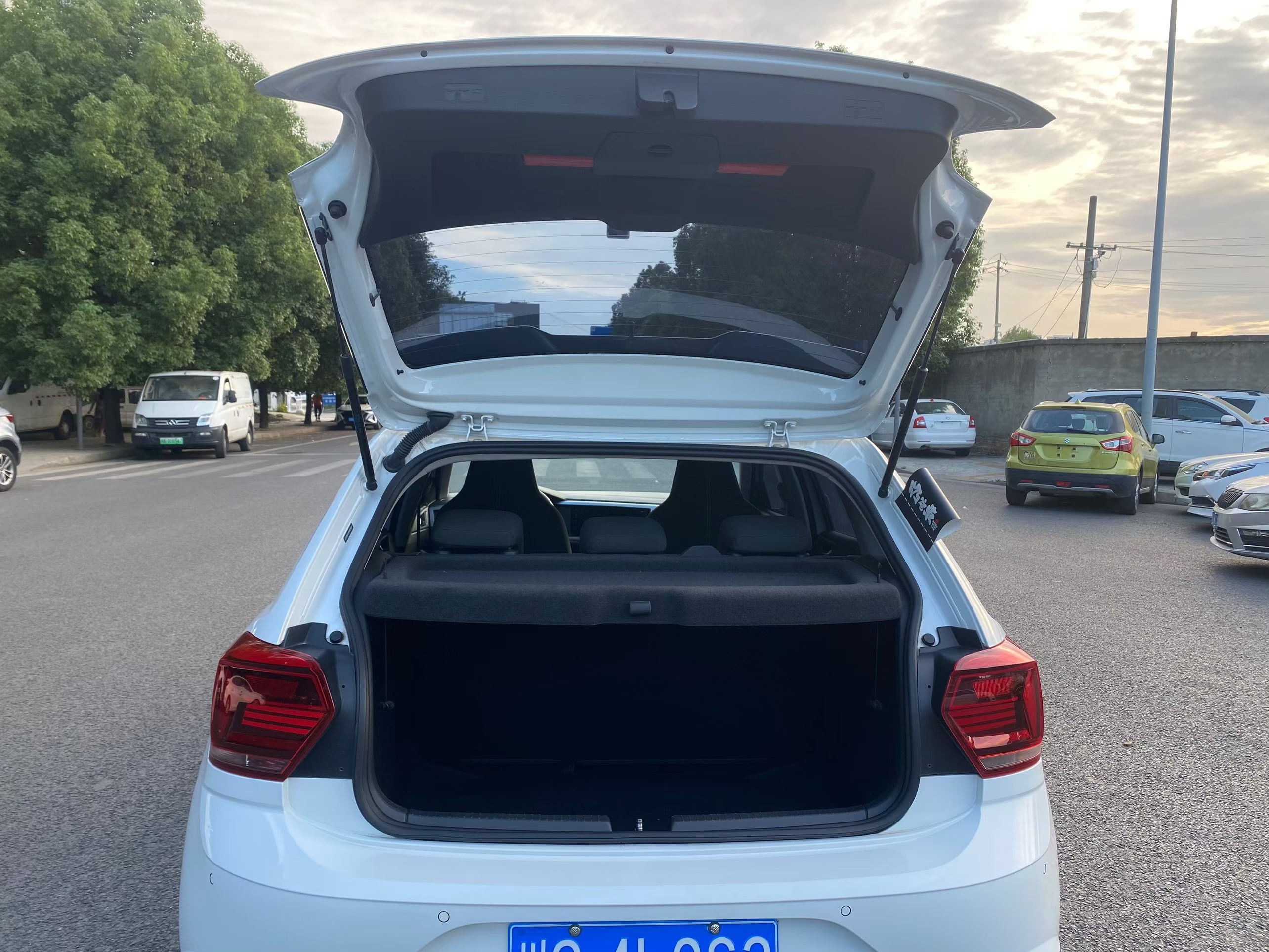 Volkswagen Polo 2023 car image #3