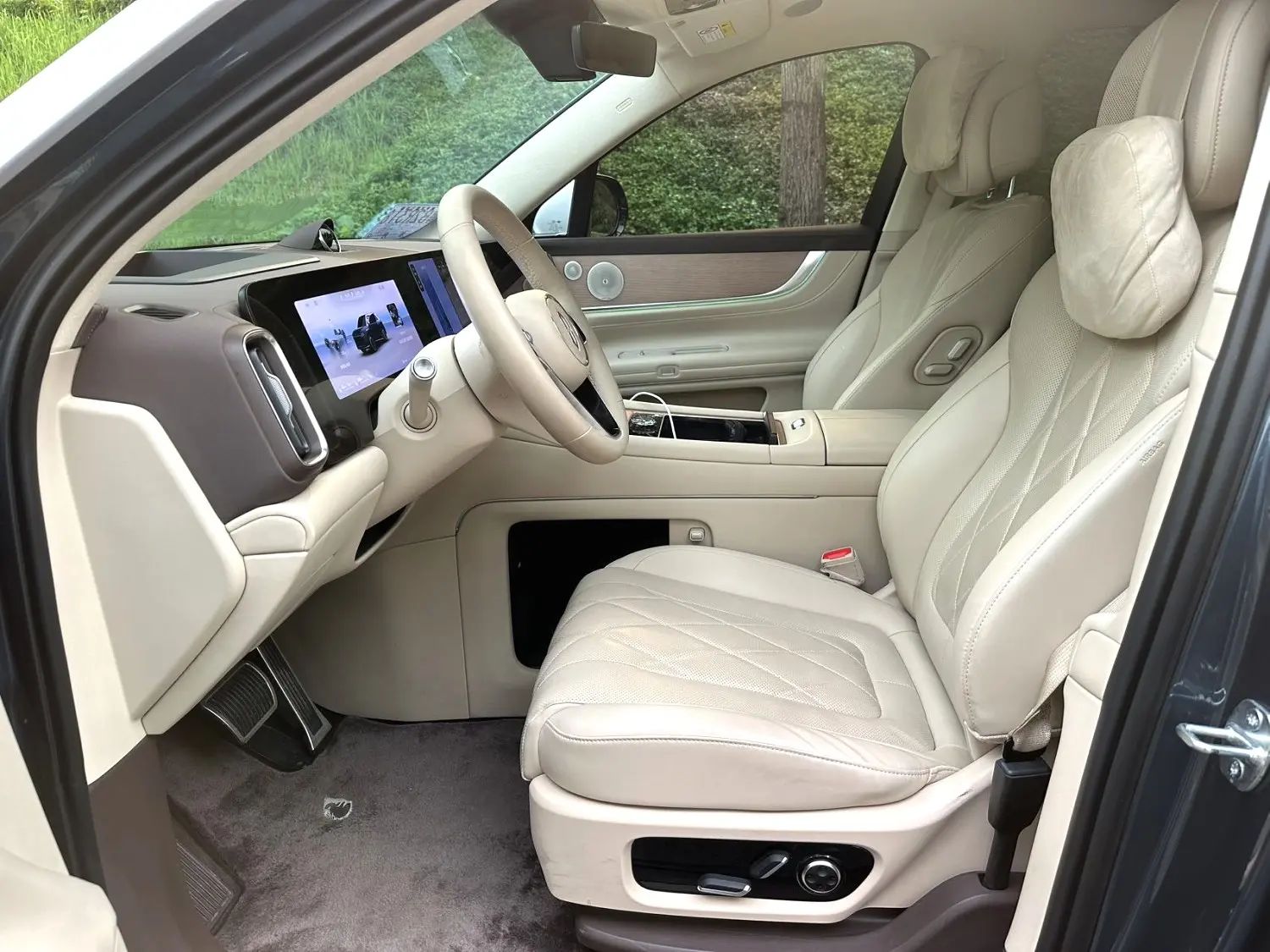 2025 car image #5