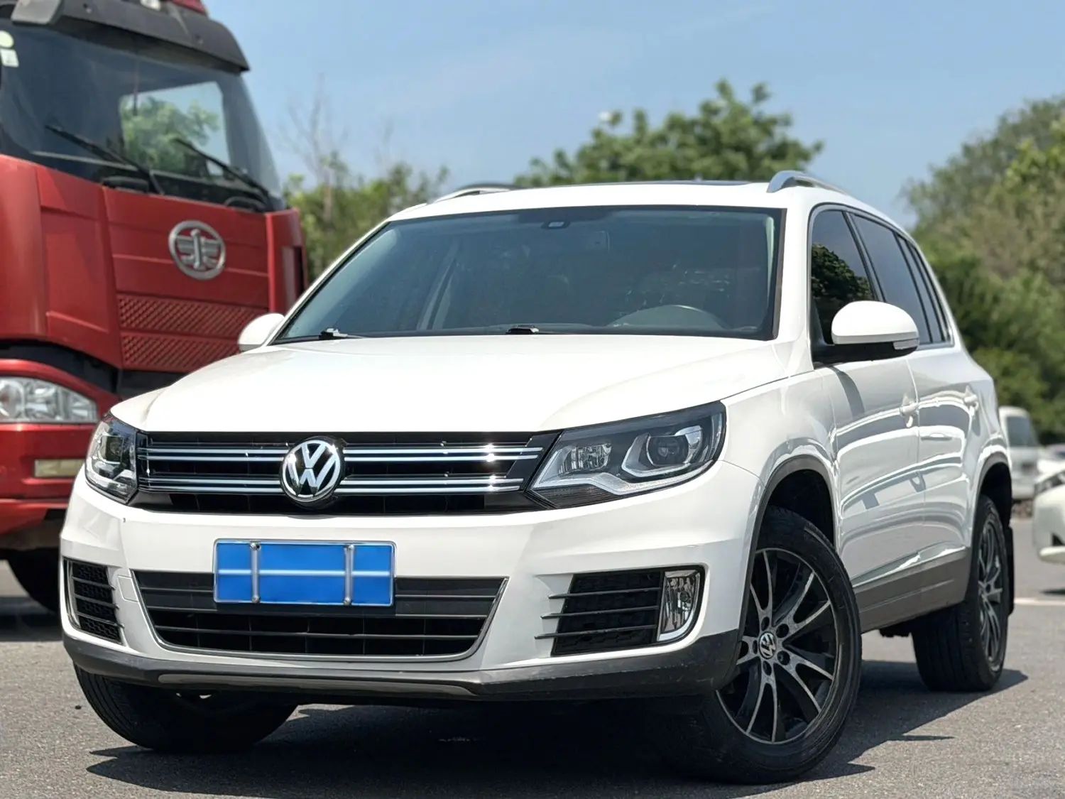Volkswagen Tiguan 2015 Volkswagen Tiguan 2015 car image