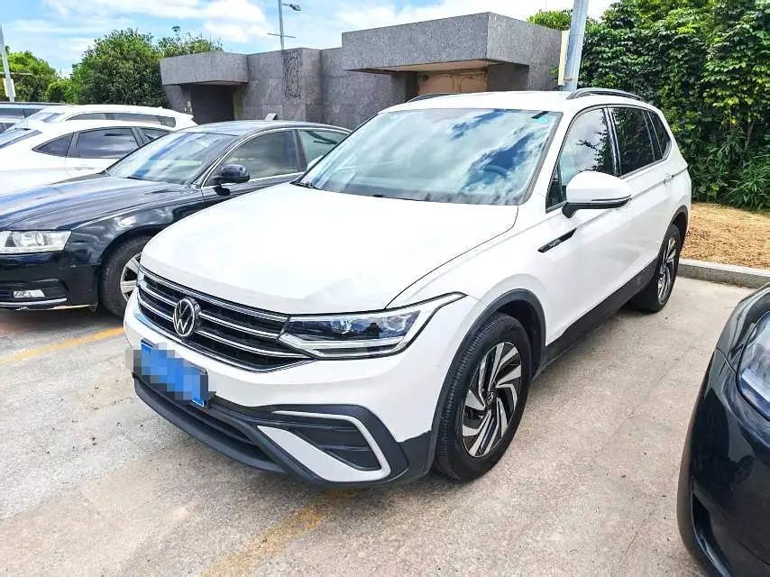 Volkswagen Tiguan L 2021 immagine di auto 