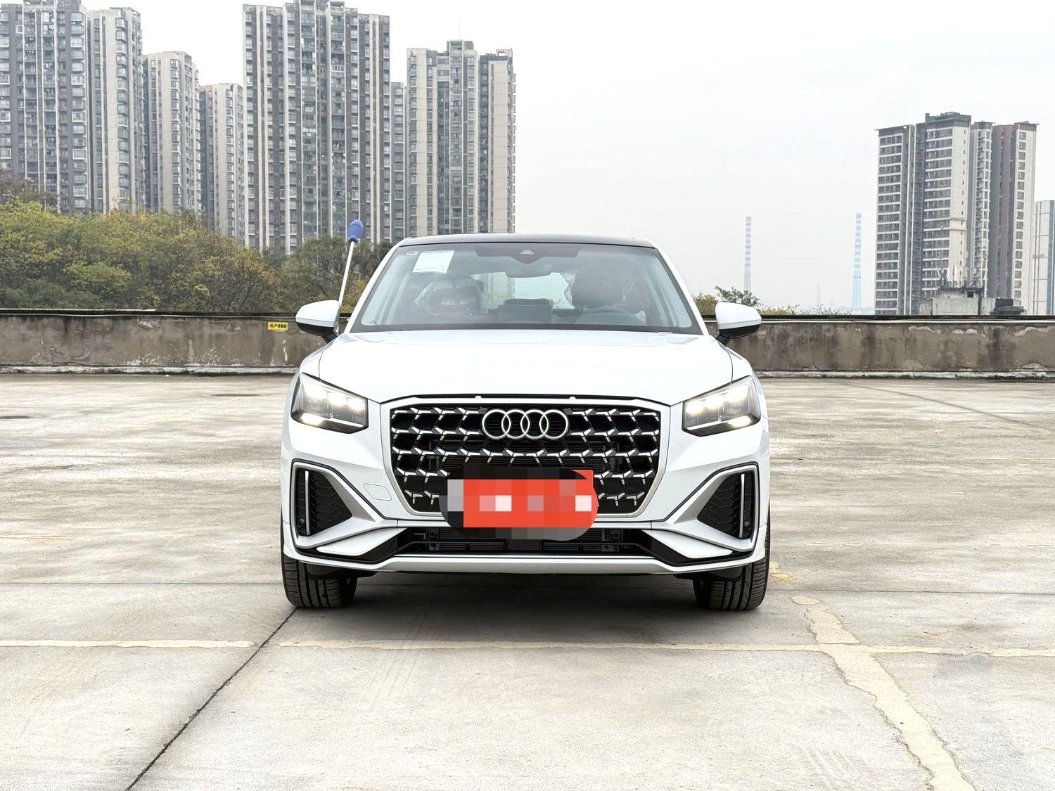 Audi Q2L 2025 car image #2