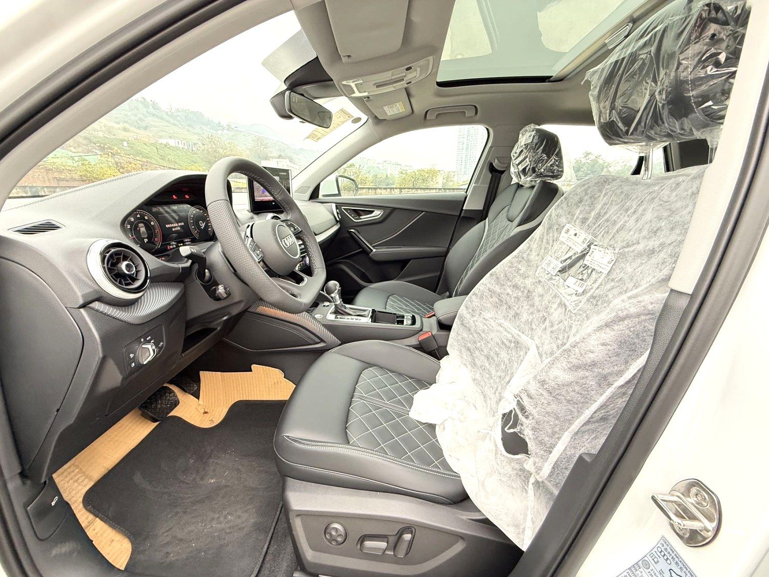 Audi Q2L 2025 car image #6