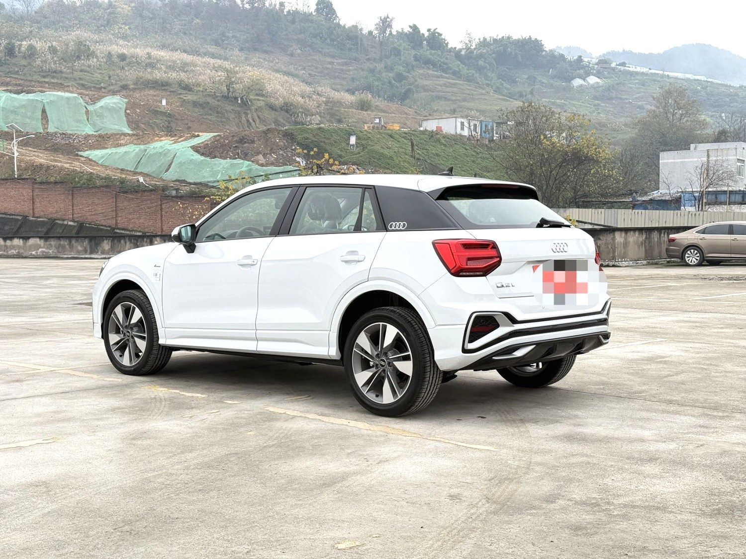 Audi Q2L 2025 car image #5