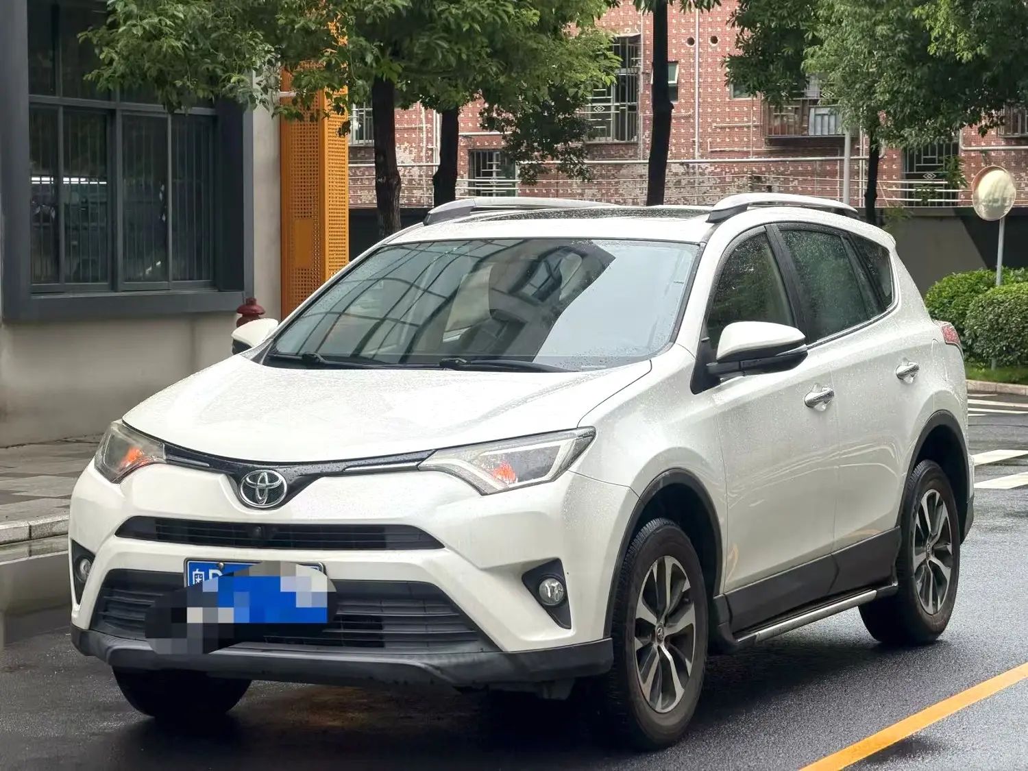 Toyota RAV4 2018 car image 