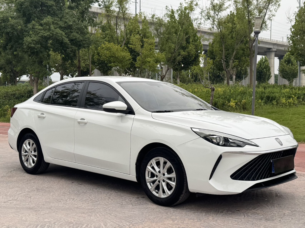 Roewe i5 2025 #8 Roewe i5 2025 car image #8