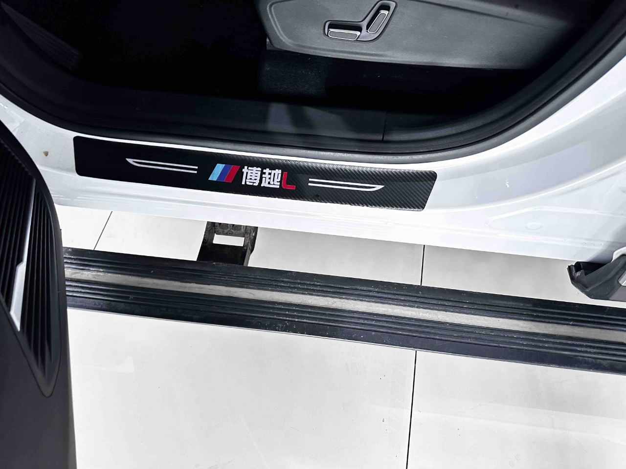 GEELY Boyue L 2023 صورة سيارة #9