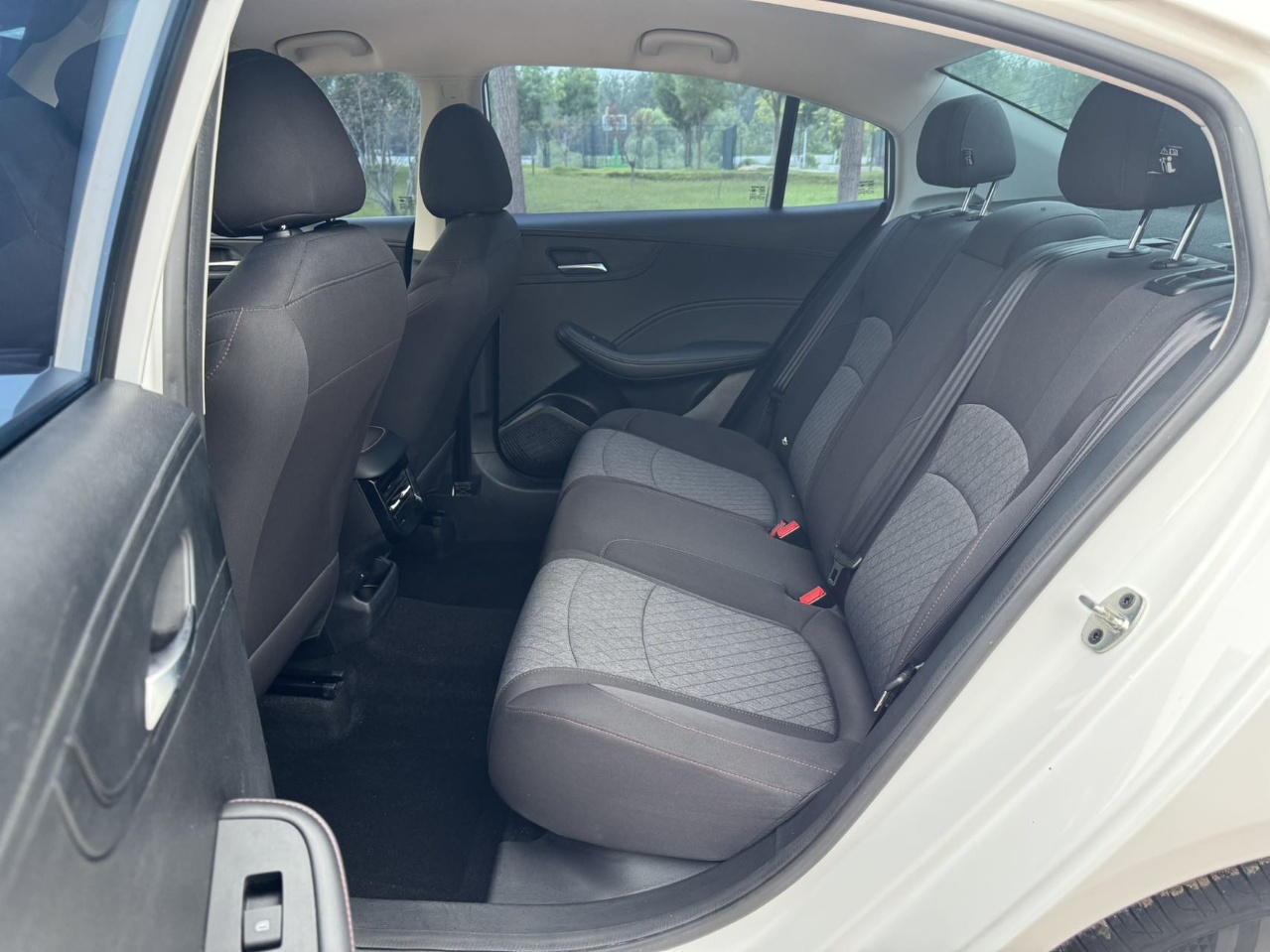 Roewe i5 2025 #3 Roewe i5 2025 car image #3