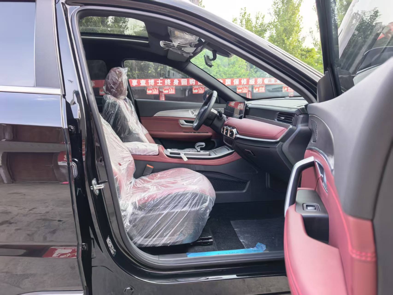 Jetour X70 PLUS 2025 #4 Jetour X70 PLUS 2025 car image #4