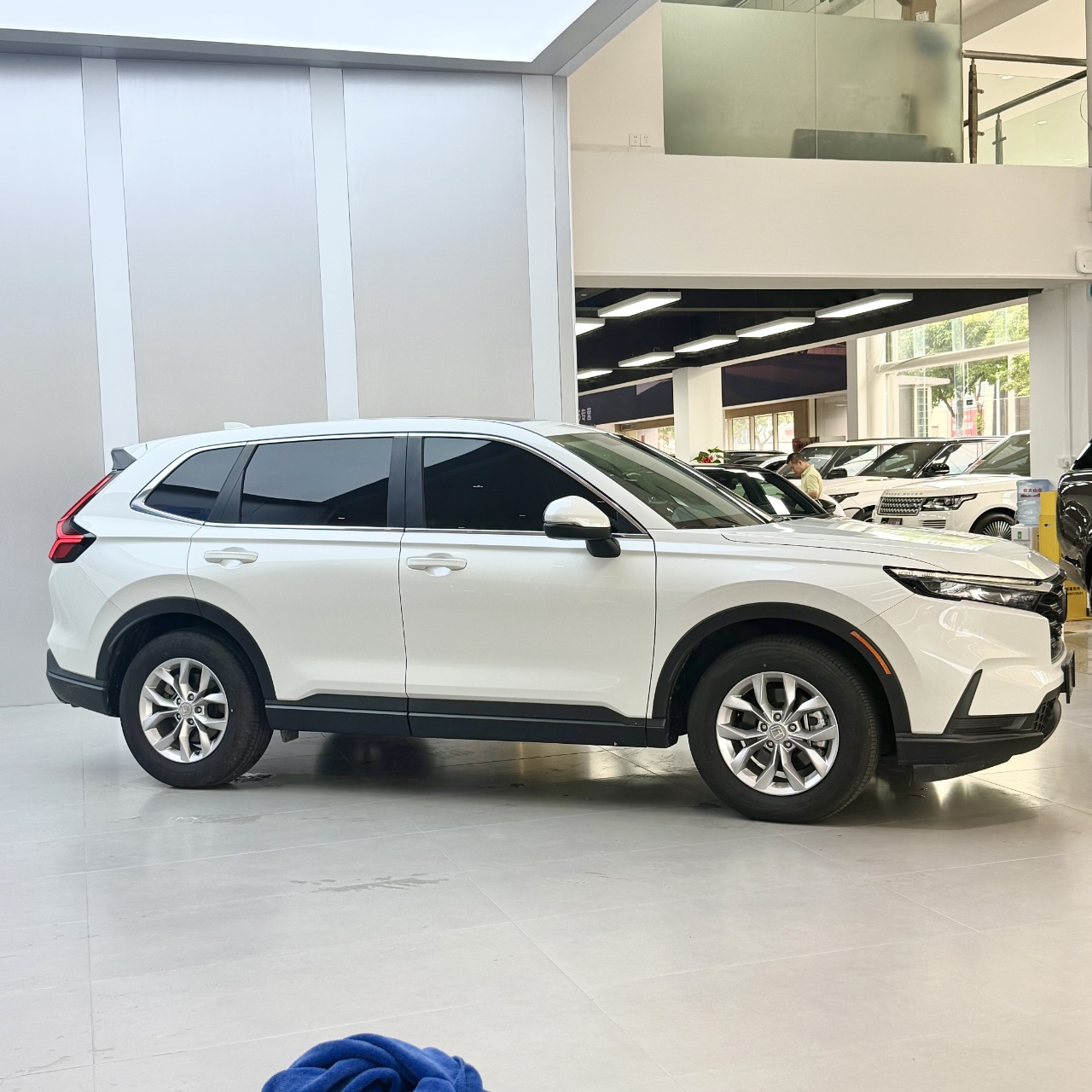 Honda CR-V 2023 immagine di auto #2