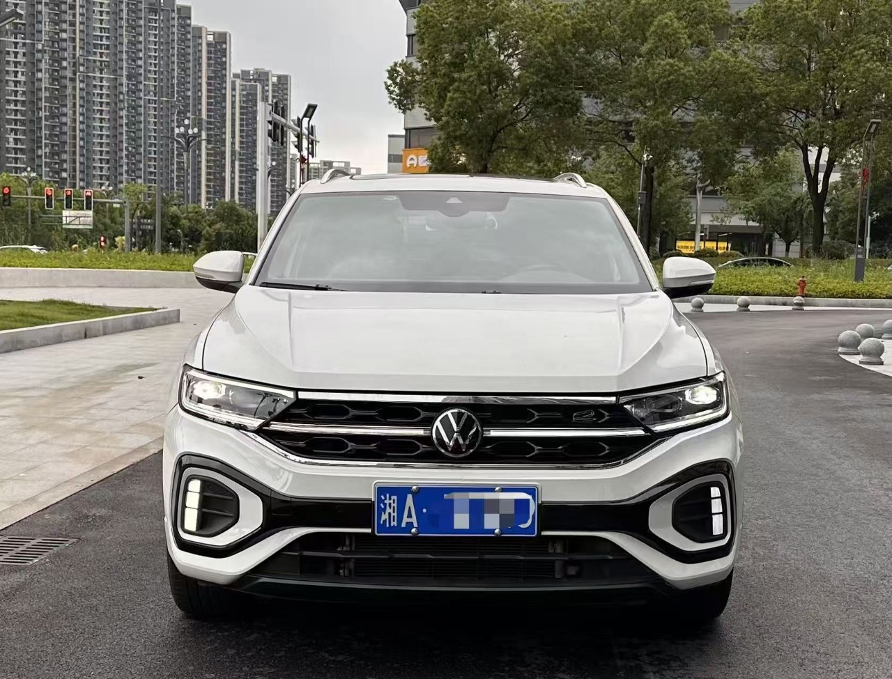 Volkswagen T-Roc 2023 car image #5