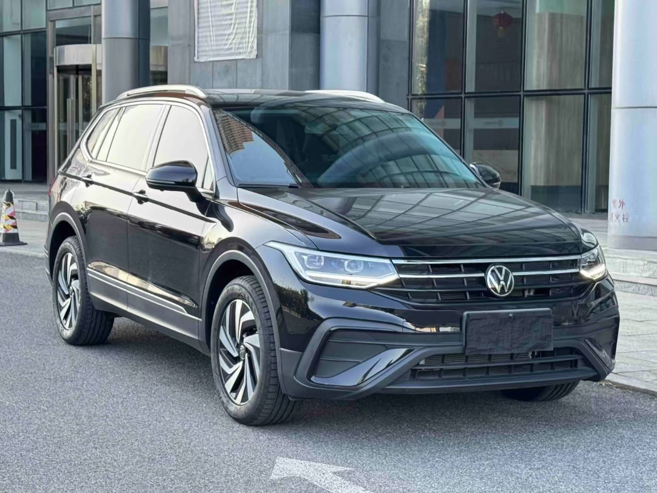 Volkswagen Tiguan L 2024 Volkswagen Tiguan L 2024 image de voiture