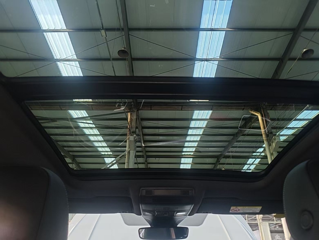 Volkswagen T-Roc 2024 car image #4
